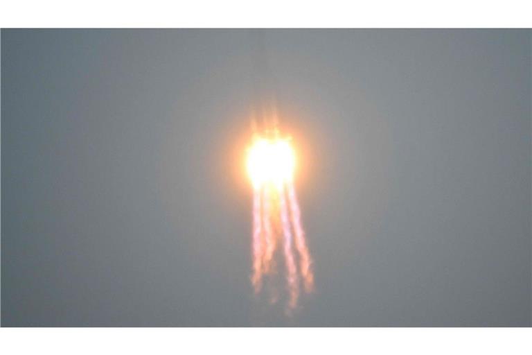 Eine Rakete vom Typ „Langer Marsch-5 Y8“ hob am Freitag vom Weltraumbahnhof Wenchang auf der südchinesischen Tropeninsel Hainan ab.