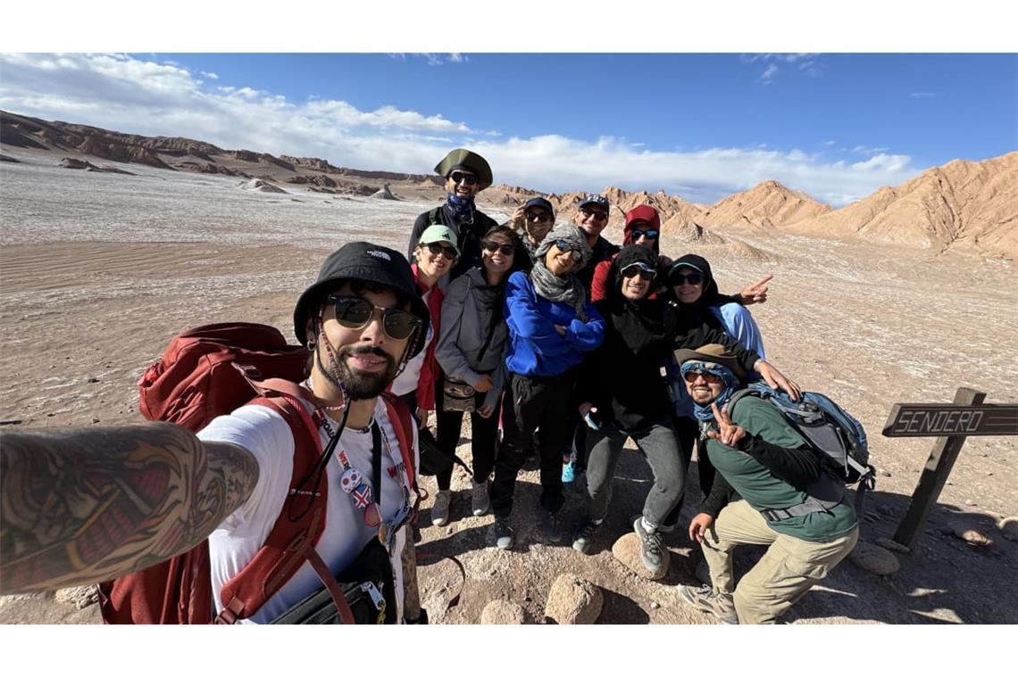 Eine Reisegruppe von WeRoad im Valley of the Moon in Chile. Gruppenreisen gehören zum Markenkern des Reiseanbieters.