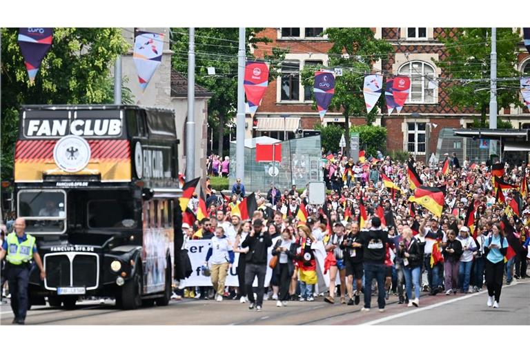 Eine Rekordzahl von deutschen Fans wird für das EM-Spiel gegen Dänemark in Basel erwartet.