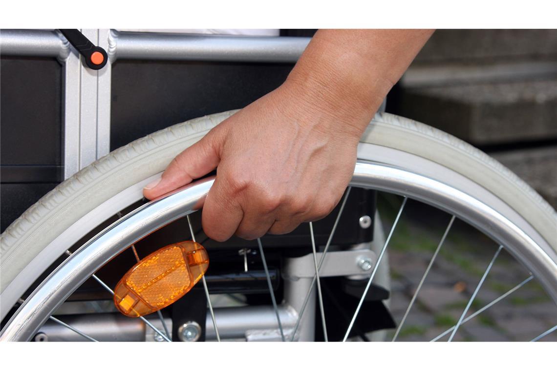 Eine Rollstuhlfahrerin in Kaiseraugst ist bei einem Unfall leicht verletzt worden (Symbolbild).