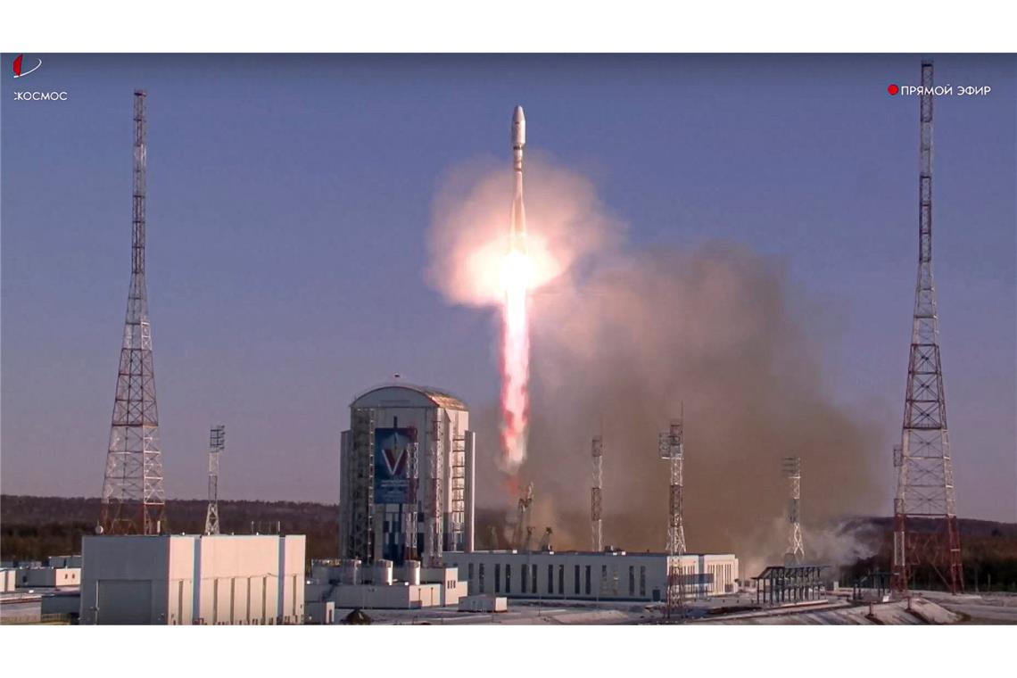 Moskau verschiebt Mond- und Venusmission Eine russische Rakete hebt in den Weltraum ab. (Archivbild)