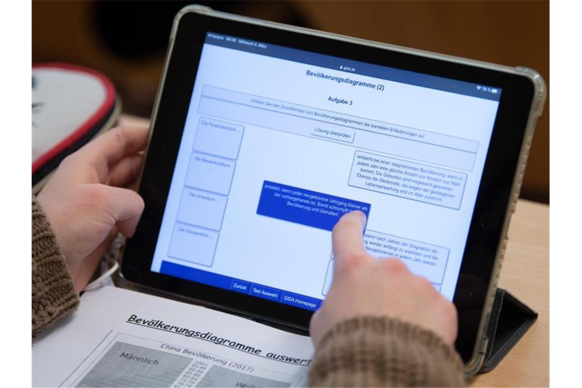 Urteil: Jobcenter muss Tablet für Schülerin nicht bezahlen