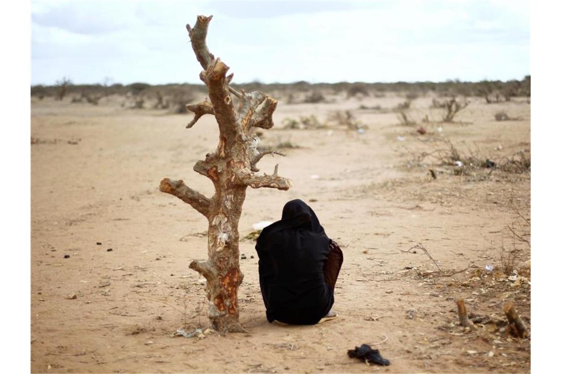 Eine schwangere Frau aus Somalia in der Nähe eines UNHCR Flüchtlingslagers in Kenia. Foto: Jerome Delay/AP