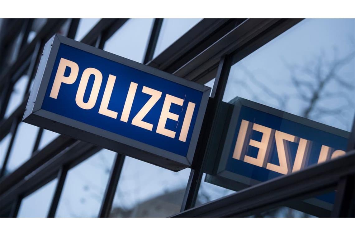 Eine seit Montag vermisste Frau aus Marburg ist mit 19 Messerstichen tot aufgefunden worden. Die Polizei ermittelt (Symbolfoto).