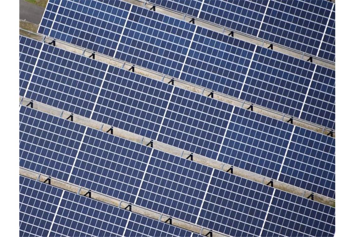 Eine Solaranlage ist zu sehen. Foto: Uli Deck/dpa/Symbolbild