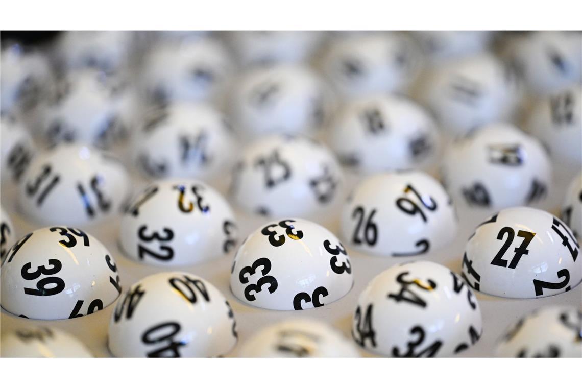 Glückspilz gewinnt fast eine Million Euro Eine Spielerin oder ein Spieler aus dem Südwesten hat fast eine Million Euro im Lotto gewonnen.