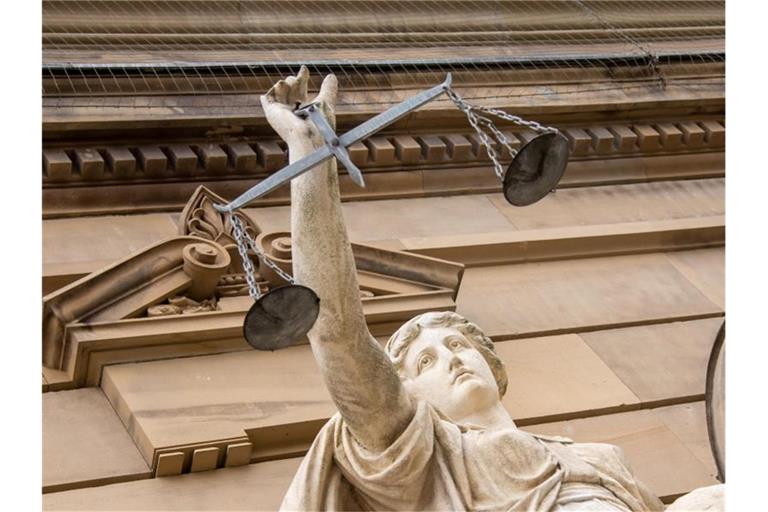 Eine Statue der Justitia. Foto: Stefan Puchner/dpa/Archivbild
