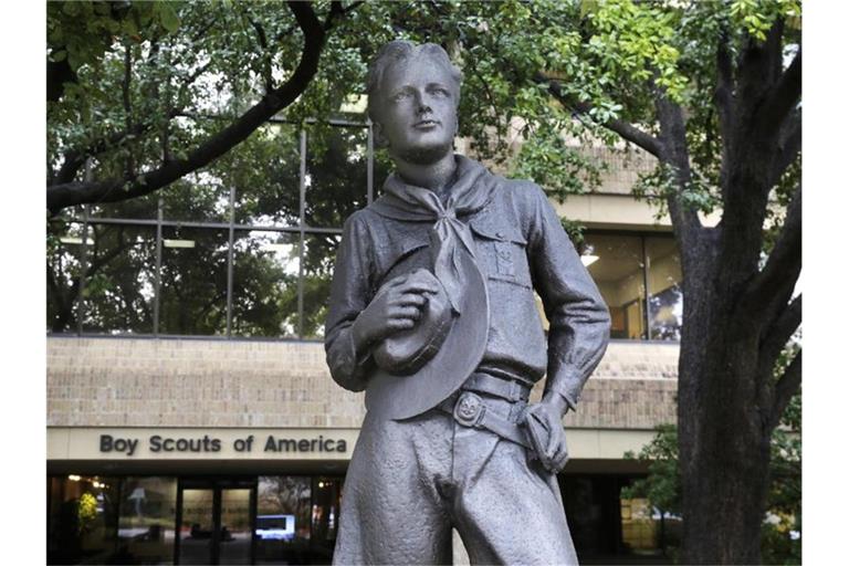 Eine Statue im texanischen Irving stellt einen jungen Pfandfinder dar. Foto: Lm Otero/AP/dpa