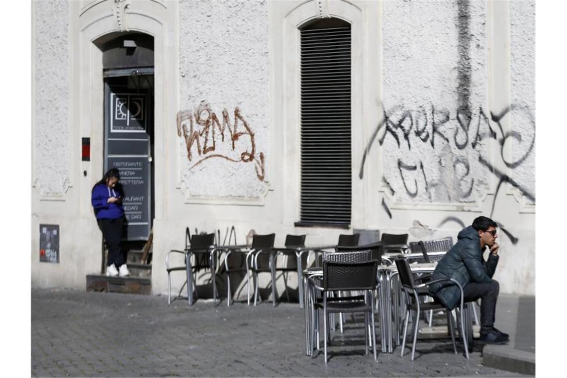 Eine Straße in Rom ist aufgrund der Angst vor dem Coronavirus so gut wie menschenleer. Foto: Cecilia Fabiano/La Presse/LaPresse via ZUMA Press/dpa