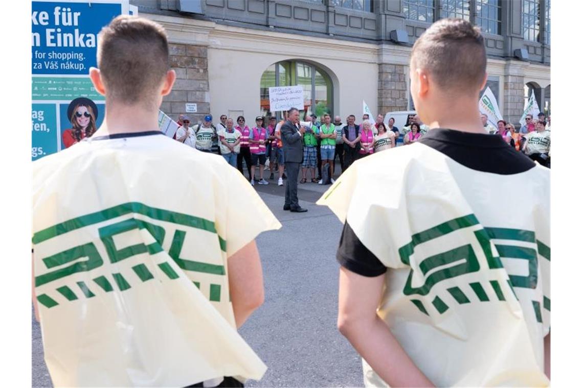 Eine Streikaktion der GDL-Lokführer in Dresden. Foto: Sebastian Kahnert/dpa-Zentralbild/dpa