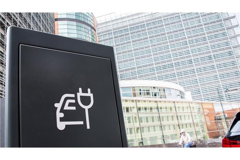 Eine Studie sieht die europäische Autoindustrie auf gutem Weg zu mehr Elektromobilität und warnt vor den Auswirkungen durch Verzögerungen. (Archivbild)
