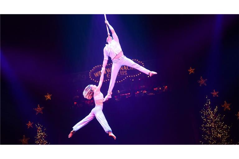 Eine Szene aus „Flight of Passion“, bei der am Montag beide Artisten im Weltweihnachtscircus abgestürzt sind.