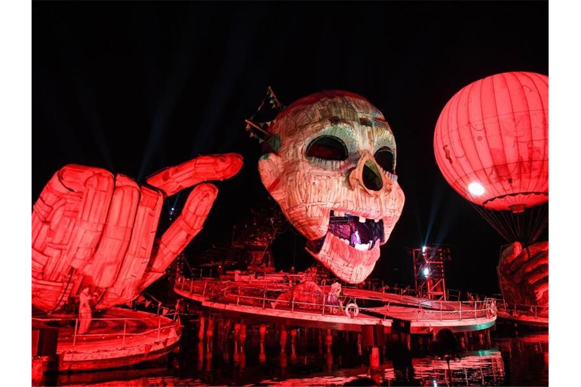 Eine Szene der Oper „Rigoletto“ von Verdi bei der Fotoprobe auf der Seebühne im Rahmen der Bregenzer Festspiele. Foto: F. Kästle/Archiv