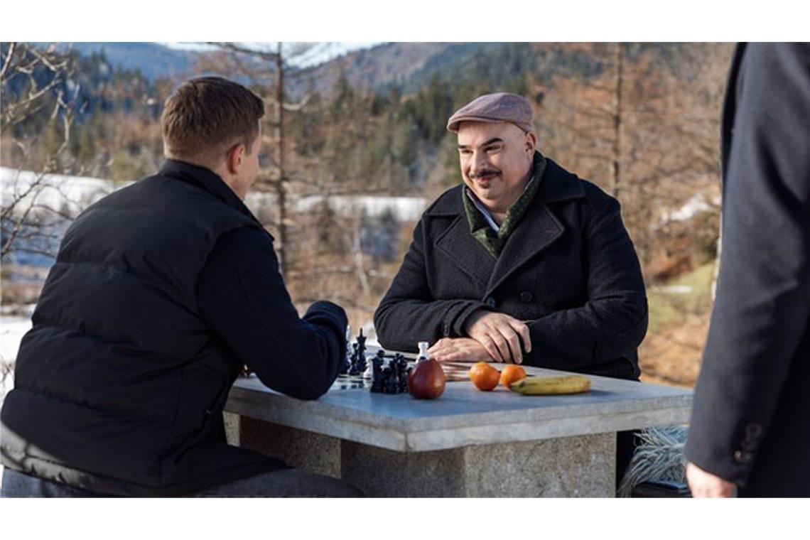 Schach matt mit störender Dame Eine Szene mit Symbolkraft: Kalli lernt von den Alten Hasen.