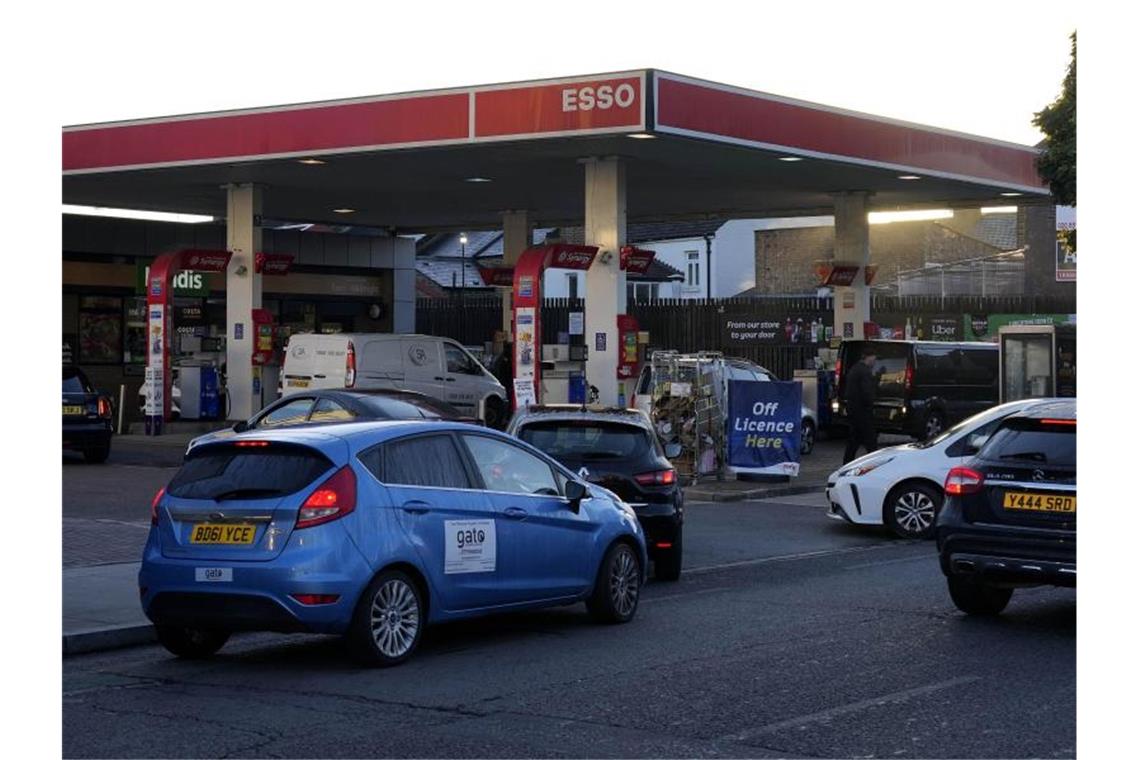 Eine Tankstelle in London. Foto: Frank Augstein/AP/dpa