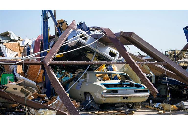 Eine texanische Autowerkstatt in Trümmern: Ein Sturm hinterließ in den US-Bundesstaaten Texas, Oklahoma und Arkansas eine Spur der Verwüstung.