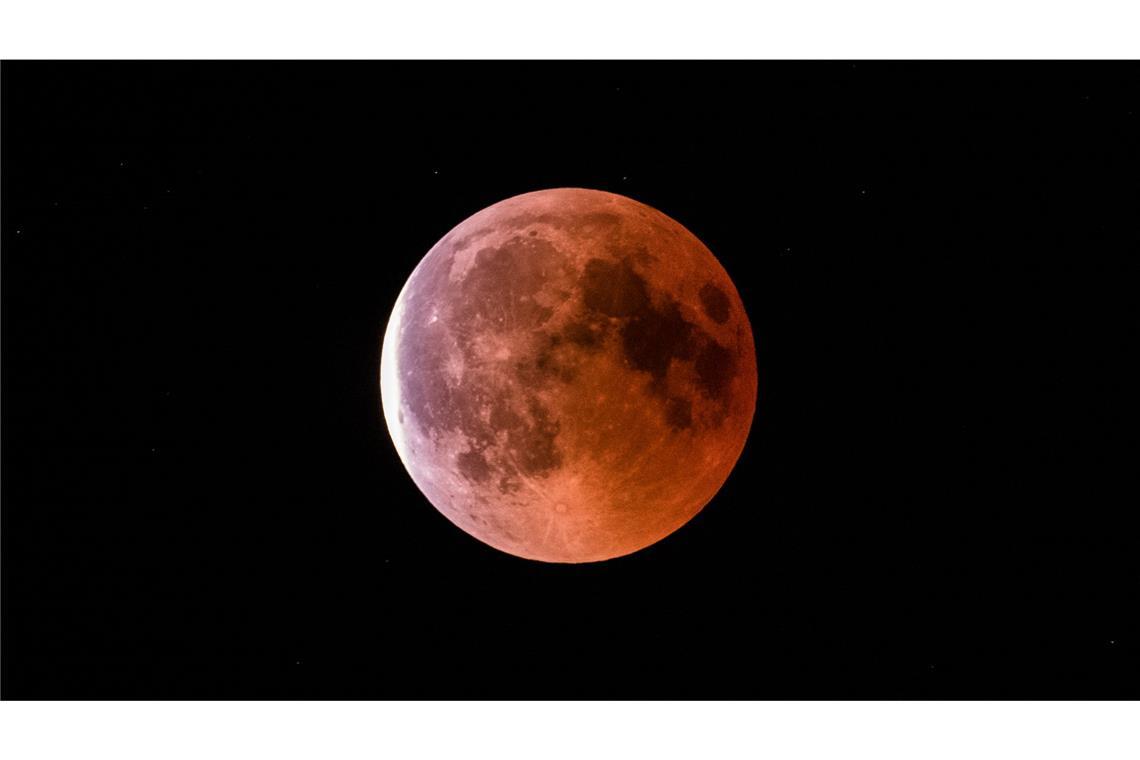 Totale Mondfinsternis am kommenden Sonntag zu sehen Eine totale Mondfinsternis ist bald zu sehen.