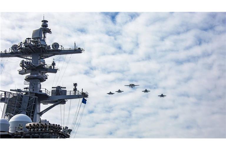 Eine Trägergruppe um die USS Abraham Lincoln wird nach Nahost verlegt.