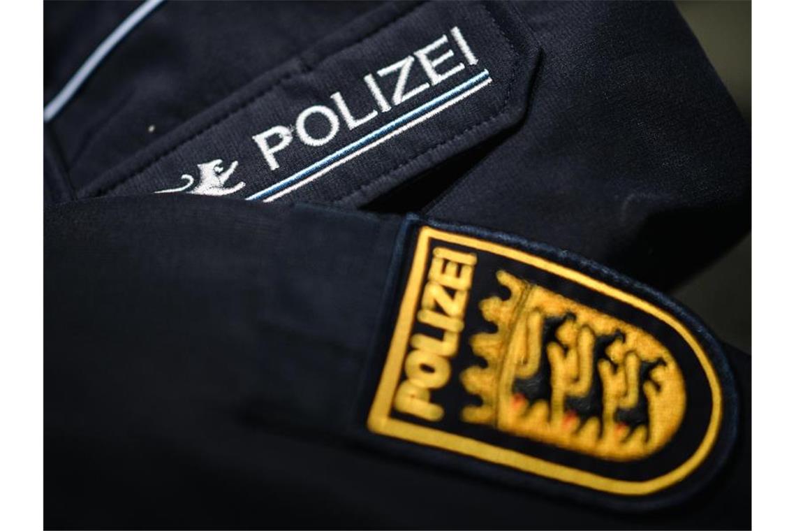 Eine Uniform der Polizei Baden-Württemberg. Foto: Sebastian Gollnow/dpa/Symbolbild