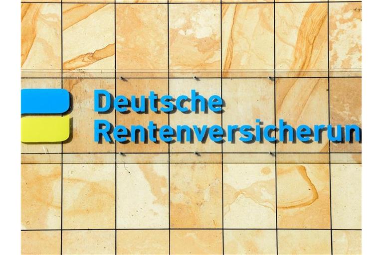Eine Verbraucherallianz hat ein Ende der Riester-Rente 20 Jahre nach deren Start gefordert. Foto: Jens Kalaene/dpa-Zentralbild/dpa