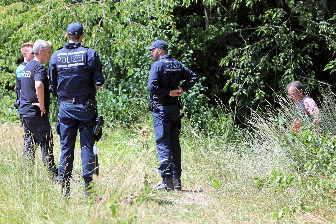 Freundin erwürgt: Todeszeitpunkt unklar Eine Vielzahl von Polizisten war an der Suchaktion nach der 40-jährigen Frau beteiligt. Archivfoto: A. Palmizi