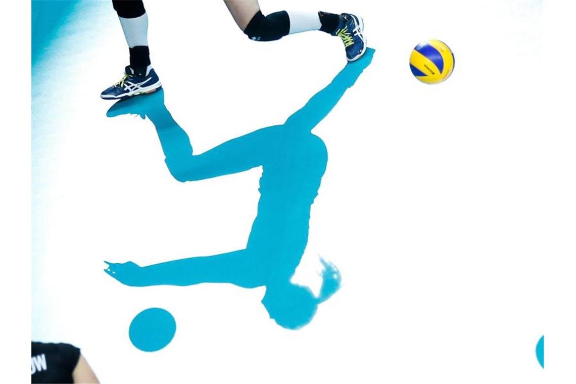 Eine Volleyballerin in Aktion. Foto: Laurent Dubrule/epa/dpa/Symbolbild