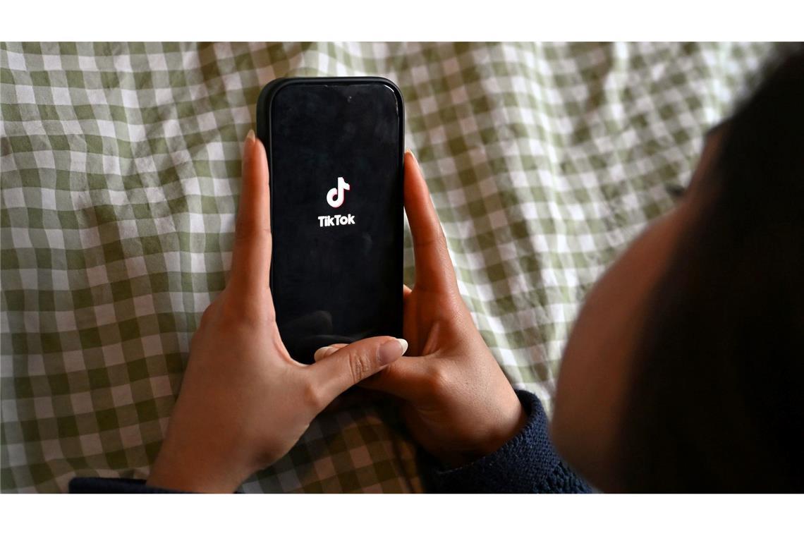 Eine von der Bundesregierung eingesetzte Kommission mit Fachleuten soll bis zum Sommer Empfehlungen für besseren Kinder- und Jugendschutz im Netz vorlegen. (Symbolbild)