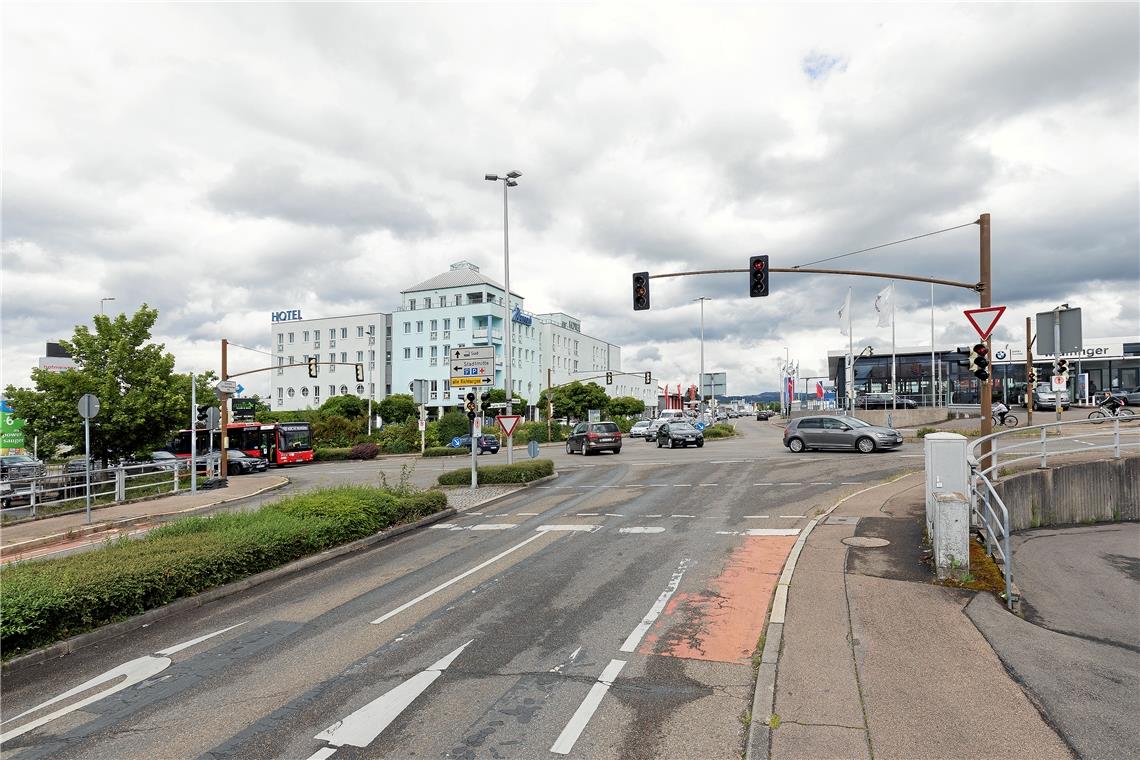 Keine Notbremsung bei Zukunftsprojekten Eine von mehreren Baustellen, die nicht zeitnah umgesetzt werden: Die Sanierung der Kreuzung Stuttgarter Straße/Industriestraße. Foto: J. Fiedler