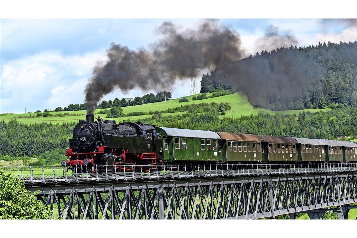 Eine von mehreren historischen Eisenbahnstrecken in Baden-Württemberg: die Sauschwänzlebahn.