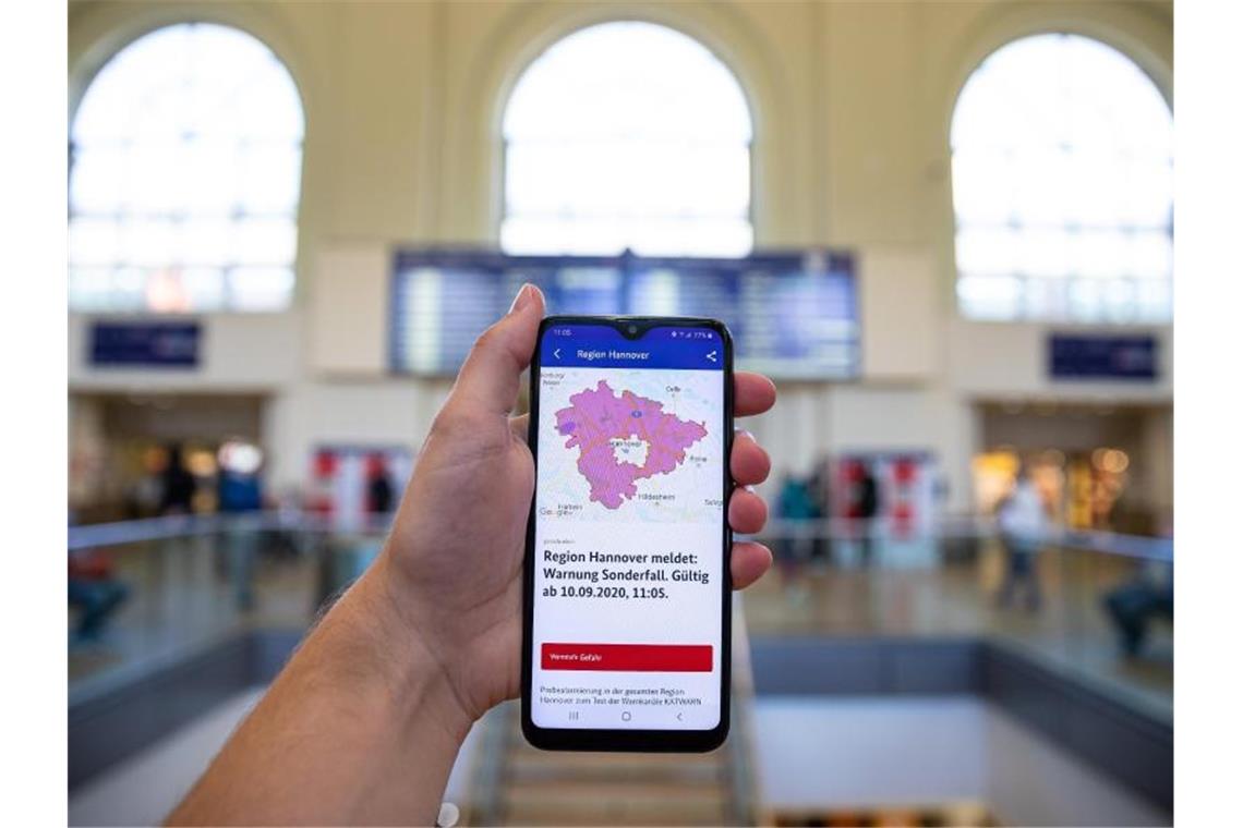 Defizite am ersten bundesweiten Warntag: App Nina streikt Eine Warnung von „Nina“, einer Warn-App. Foto: Moritz Frankenberg/dpa/Archivbild