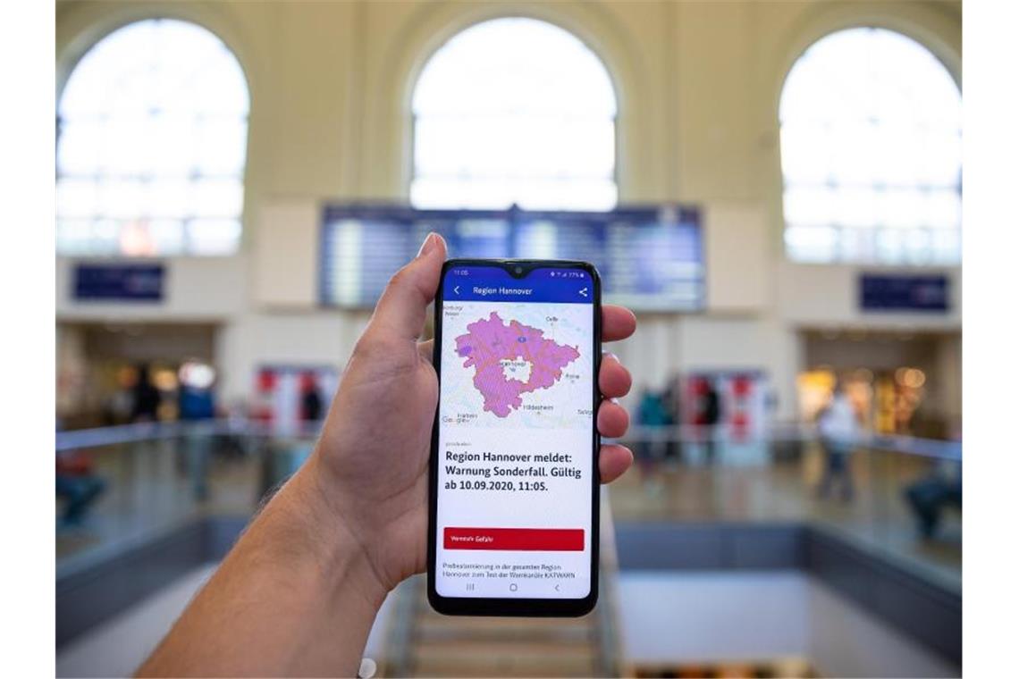 Eine Warnung von „Nina“, einer Warn-App. Foto: Moritz Frankenberg/dpa/Archivbild