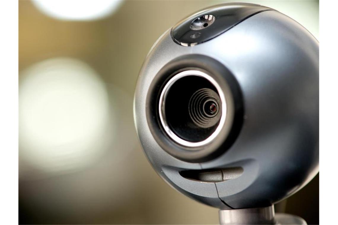 Richter und seine Webcam: Corona digitalisiert die Justiz Eine Webcam. Foto: Sven Hoppe/dpa/dpa-tmn/Symbolbild