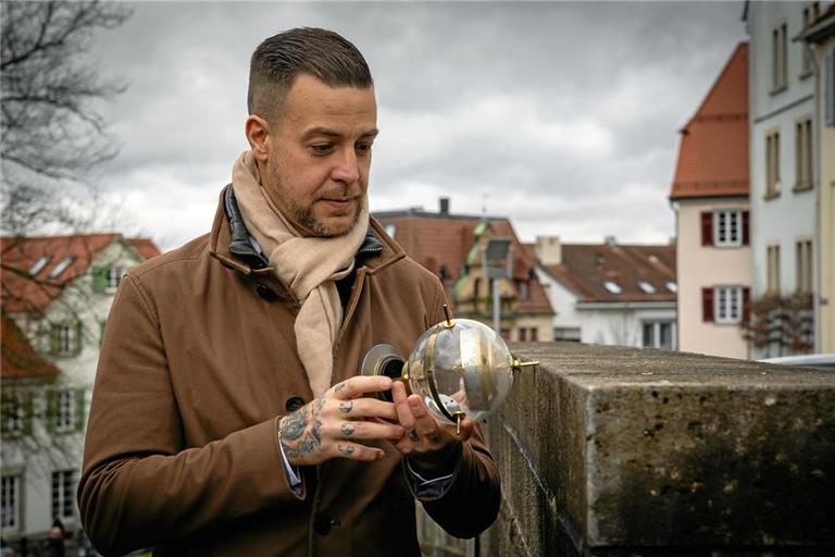 Eine Wetterstation kann einen dreistelligen Betrag wert sein, bei Haushaltsauflösungen sollte man sie also nicht einfach wegwerfen, sagt Experte Fabian Benöhr. In kurzen Instagram-Reels informiert der Backnanger über unerwartet wertvolle Gegenstände. Foto: Alexander Becher