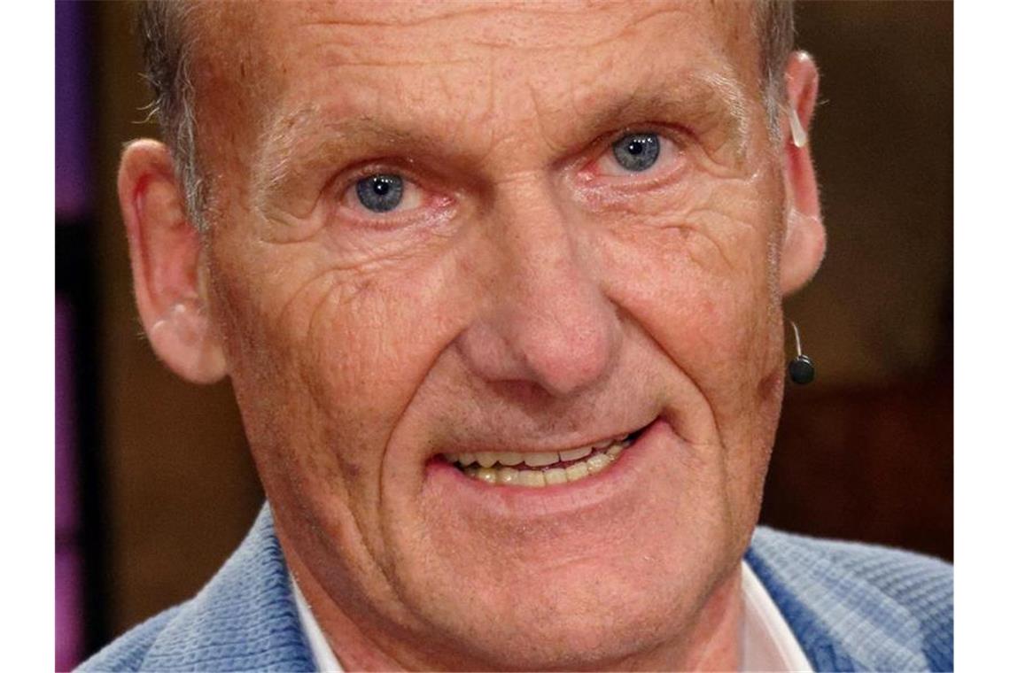 „Eine Zeitstrecke von 40 Jahren als Manager bzw. Präsident des FC Bayern München so zu prägen, wie Sie es getan haben, ist absolut außergewöhnlich!“ Hans-Joachim Watzke, Geschäftsführer Borussia Dortmund. Foto: Henning Kaiser/dpa