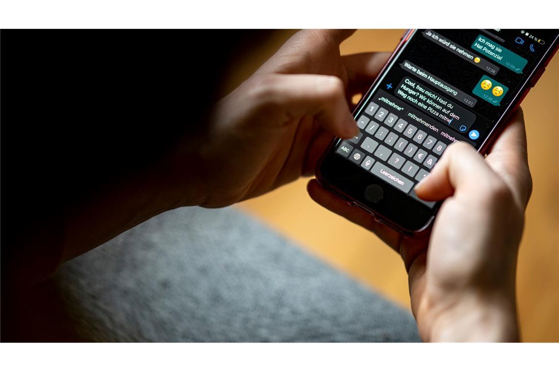 Einem Gesetzesvorschlag nach sollen Messaging-Dienste künftig mehr tun, um Kinder auf ihren Plattformen zu schützen. (Symbolbild)