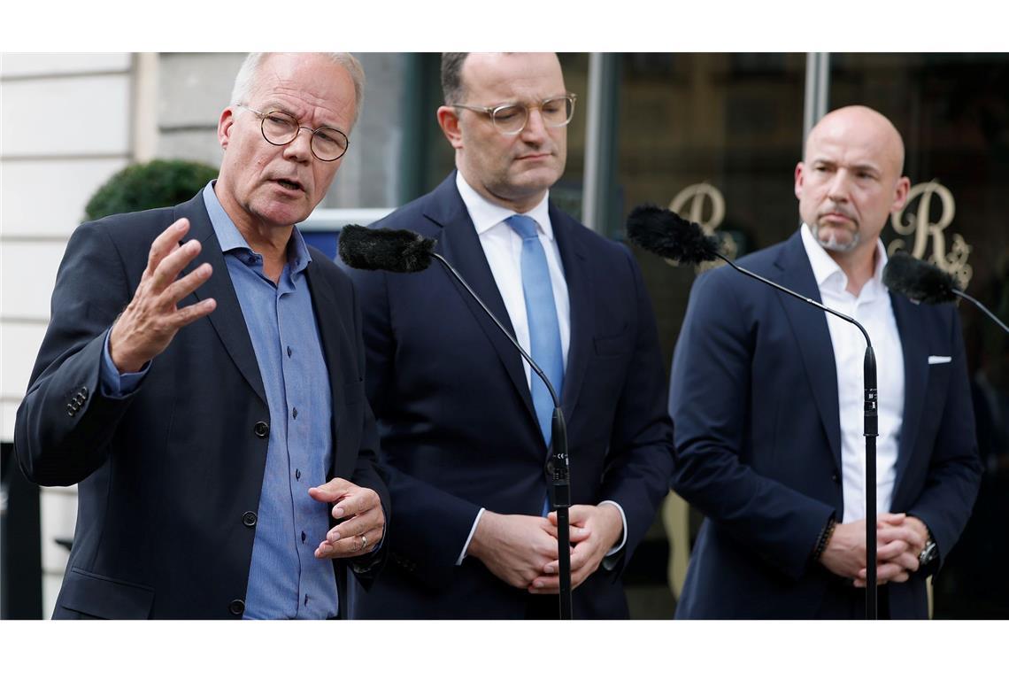 Merz will fünf Milliarden beim Bürgergeld sparen Einen "Geist der Gemeinsamkeiten" haben die Fraktionschefs Matthias Miersch (SPD, l-r), Jens Spahn (CDU) und Alexander Hoffmann (CSU) bei ihrer Tagung Ende August in Würzburg beschworen (Foto: Archiv).