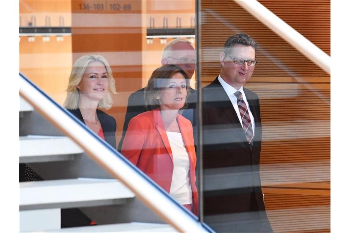 Kommissarischer SPD-Fraktionschef bekennt sich zur GroKo Einen hektischen Führungswechsel will die SPD vermeiden. Doch wie es insgesamt weitergehen soll, bleibt völlig offen. Foto: Bernd Von Jutrczenka