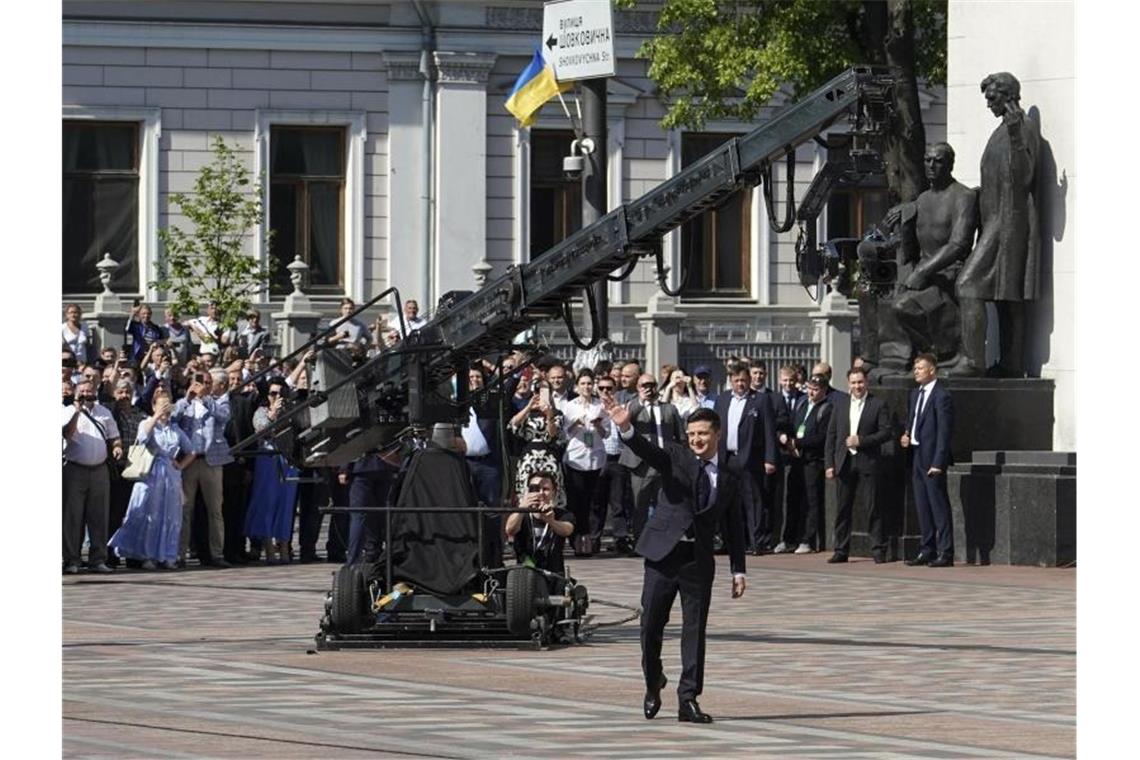 Neuer Präsident Selenskyj löst ukrainisches Parlament auf Einen Monat nach seiner Wahl hat der frühere Komiker Selenskyj sein Amt als Präsident der Ukraine übernommen. Foto: Evgeniy Maloletka