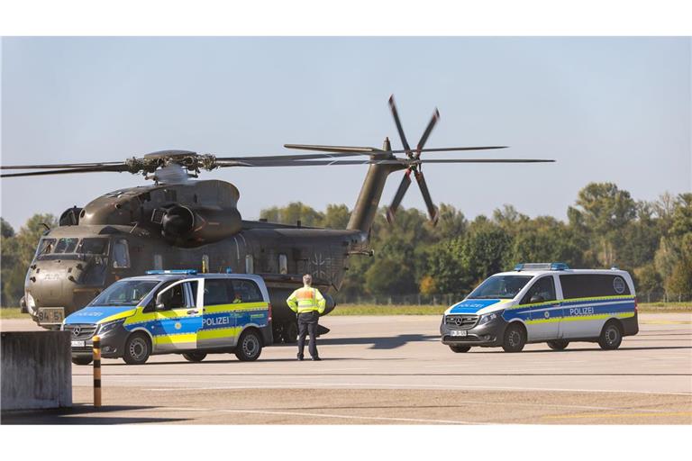 Einer der Beschuldigten wurde mit einem Bundeswehr-Hubschrauber nach Karlsruhe gebracht.