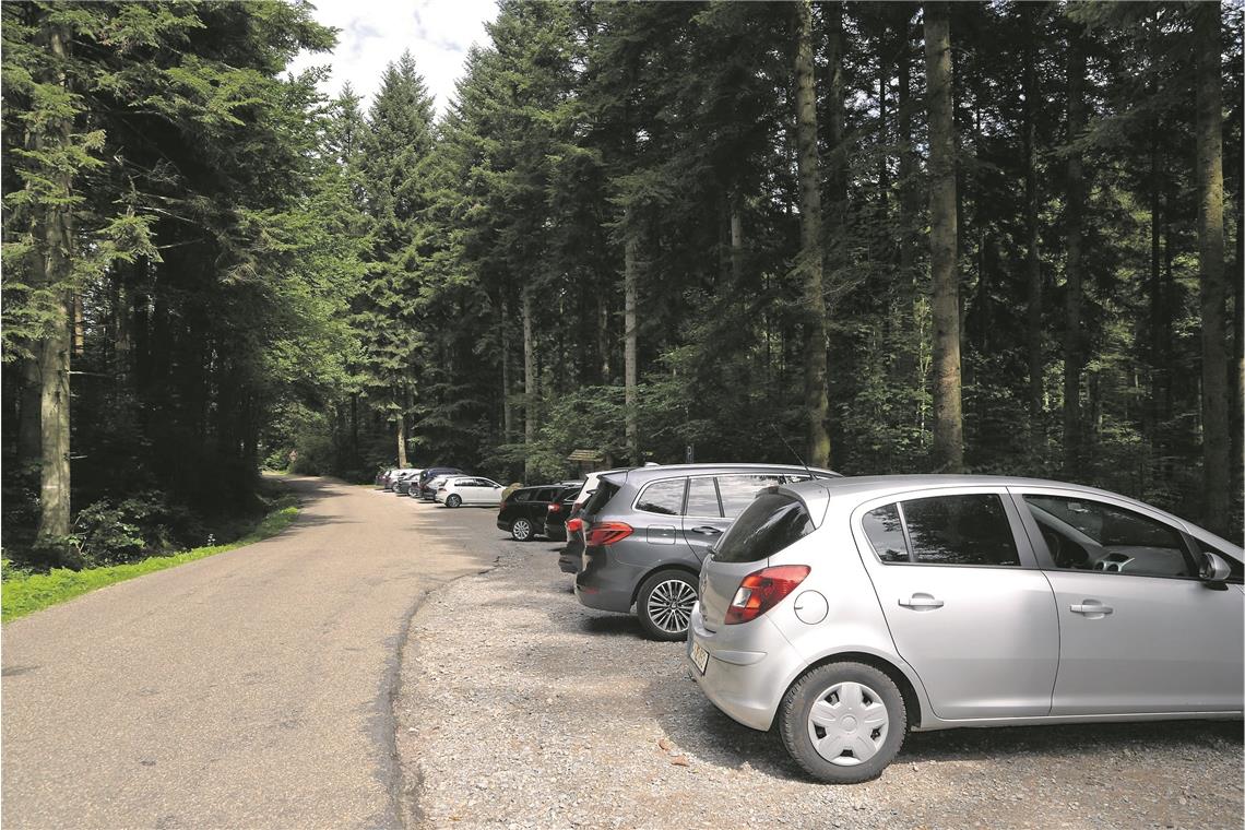 Einer der Parkplätze am Eingang der Schlucht an einem ganz normalen Sommernachmi...