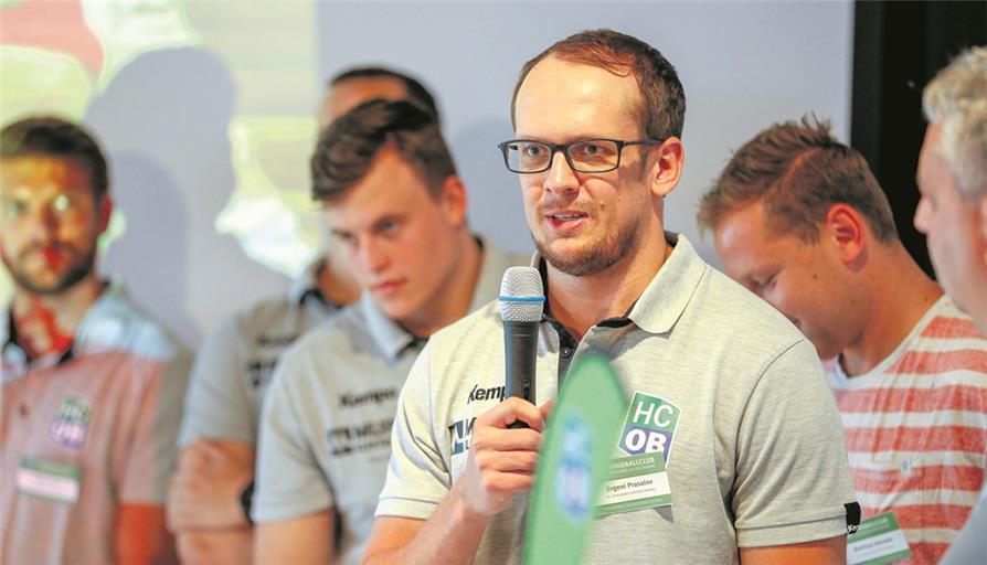 Einer der sechs Zugänge, die sich den HCOB-Mitgliedern und den Sponsorenvertretern präsentierten: Evgeni Prasolov.Foto: A. Becher