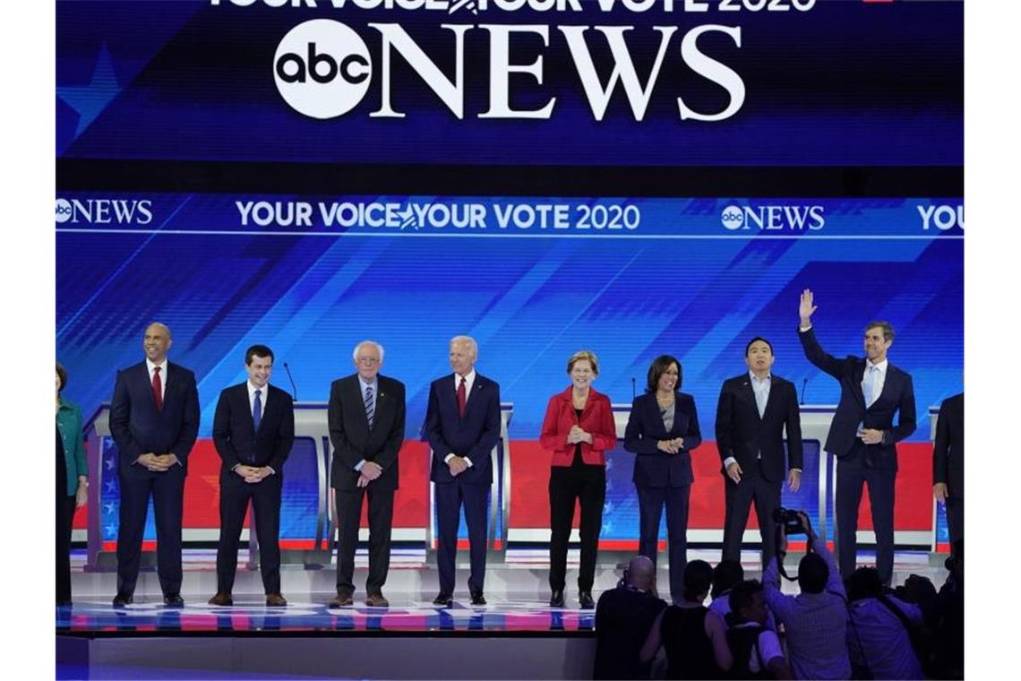 Einer geht gegen Trump ins Rennen: Die demokratischen Bewerber um die Präsidentschaftskandidatur. Foto: David J. Phillip/AP