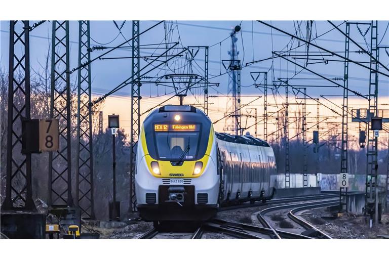 Einfahrende Regionalbahn in Stuttgart. Kostenloses WLAN soll zur Standardausstattung der Züge werden.