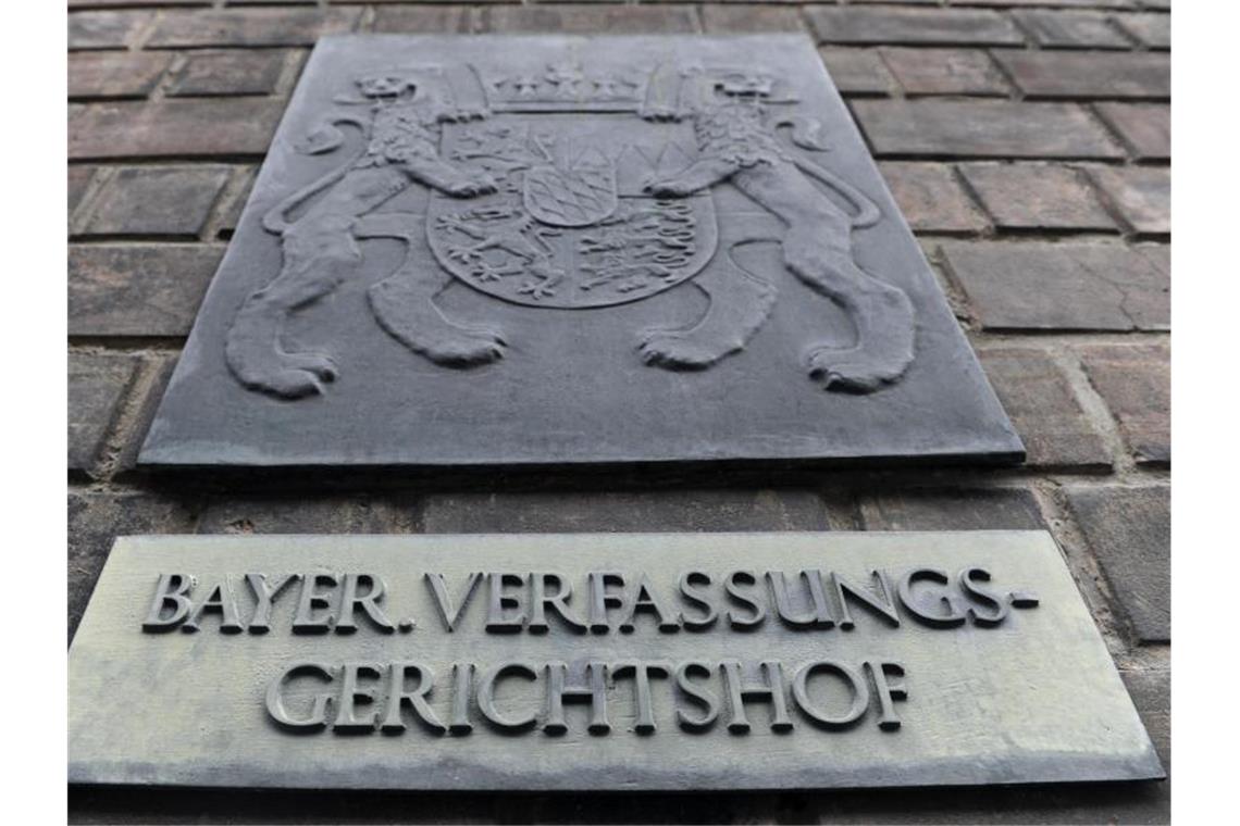 Eingang des Bayerischen Verfassungsgerichts im Justizpalast in München. (Symbolbild). Foto: picture alliance / dpa