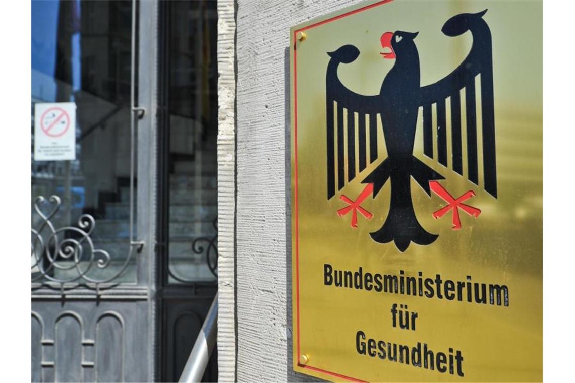 Kohl-Sohn verklagt Gesundheitsministerium wegen Maskendeal Eingang des Bundesministeriums für Gesundheit in Berlin. Die Firma Kohl Consult GmbH fordert die Begleichung einer Rechnung. Foto: picture alliance / dpa