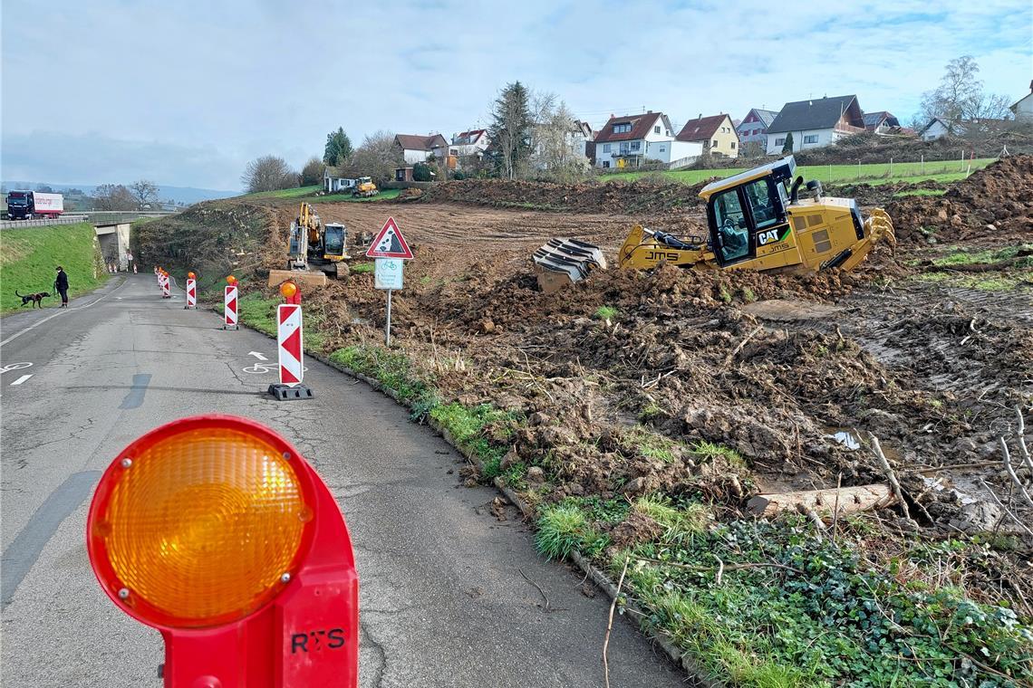 Eingesunkene Maschinen bieten einen kuriosen Anblick.  Foto: privat