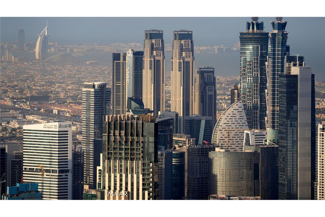 Einige beliebte Reiseziele liegen in der Golfregion, etwa Dubai – hier sind nun viele deutsche Urlauber gestrandet. (Archivbild)