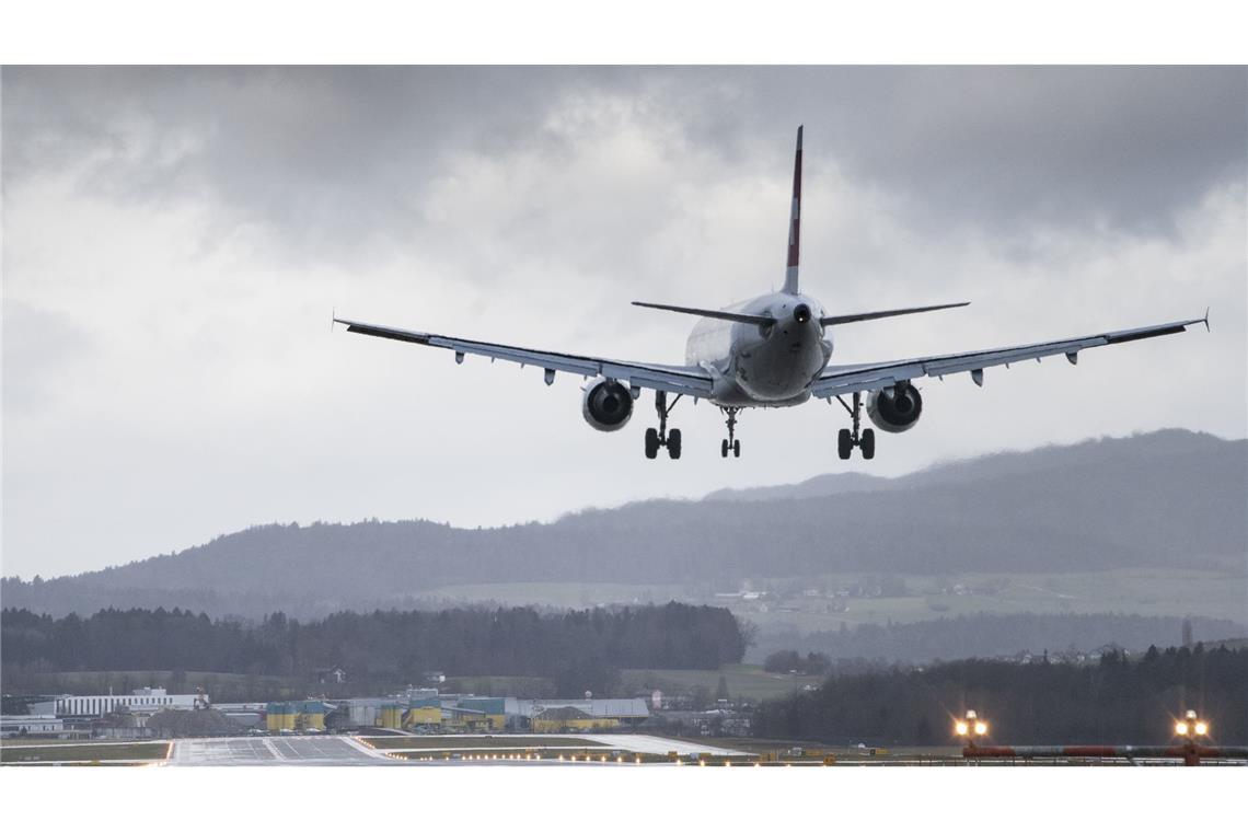 Einige Grenzgemeinden im Kreis Waldshut liegen nur etwa 30 Kilometer vom Züricher Flughafen entfernt. (Symbolbild)