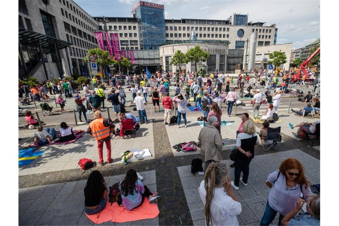 Zulauf zu Demonstrationen gegen Corona-Beschränkungen sinkt