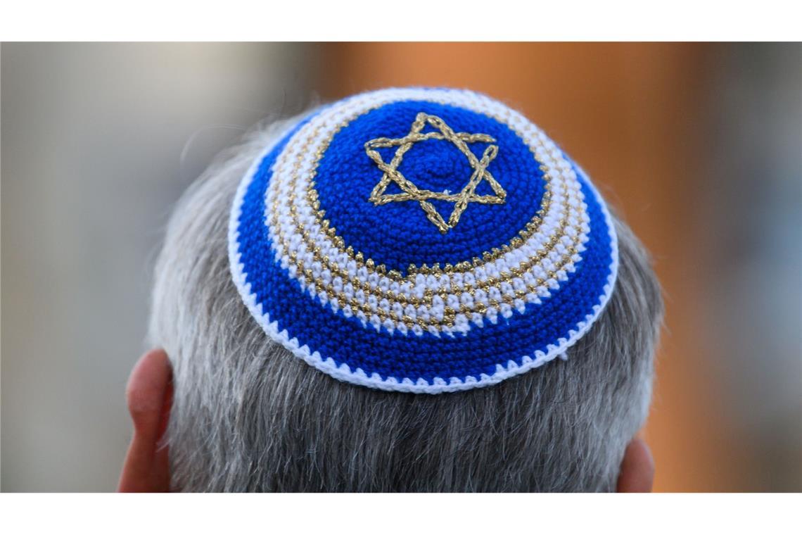 Einige Juden zeigen ihre Kippa nicht mehr in der Öffentlichkeit. (Archivbild)